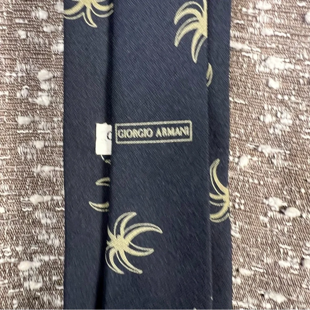 Vintage Giorgio Armani Made in Italy Silk Classic Cut‎ Standard Length Neck Tie